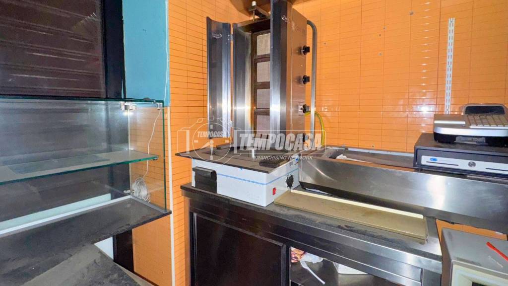 negozio in vendita a Milano in zona Porta Romana