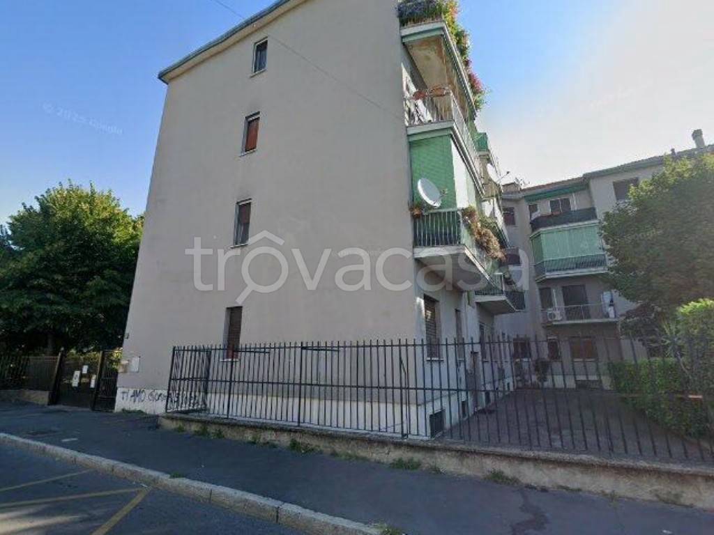 appartamento in vendita a Milano in zona Quinto Romano