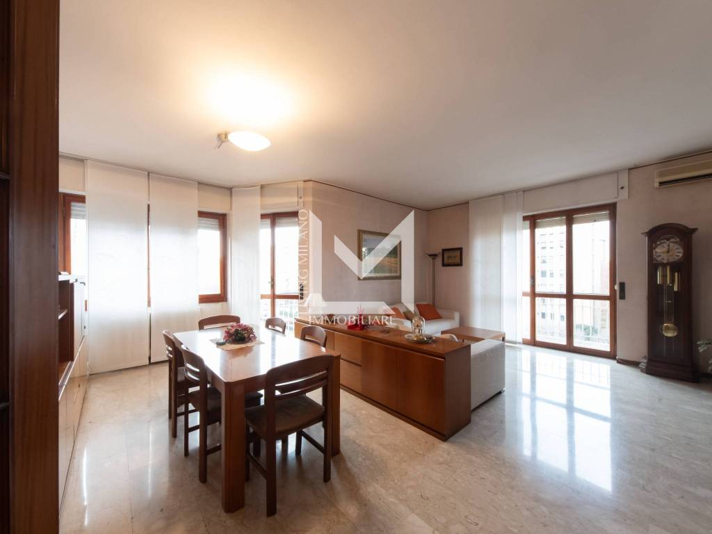 appartamento in vendita a Milano in zona Famagosta
