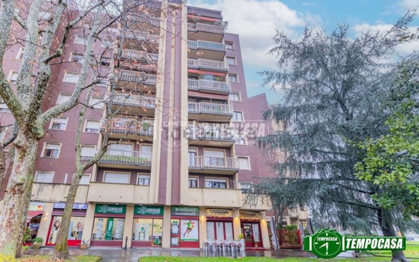 locale commerciale in vendita a Milano in zona Quarto Cagnino