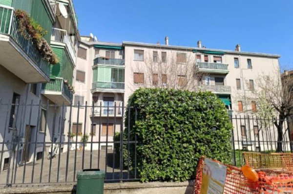 appartamento in vendita a Milano in zona Quinto Romano