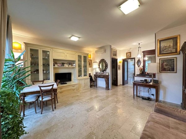 appartamento in vendita a Milano in zona Famagosta