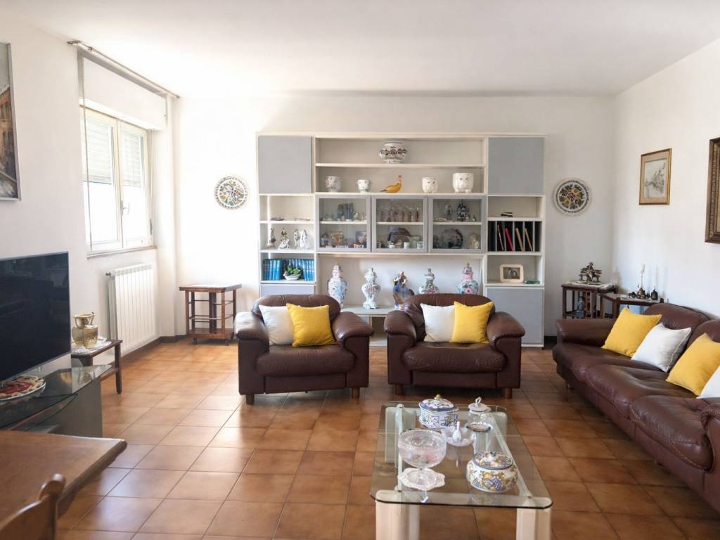 appartamento in vendita a Milano in zona Baggio