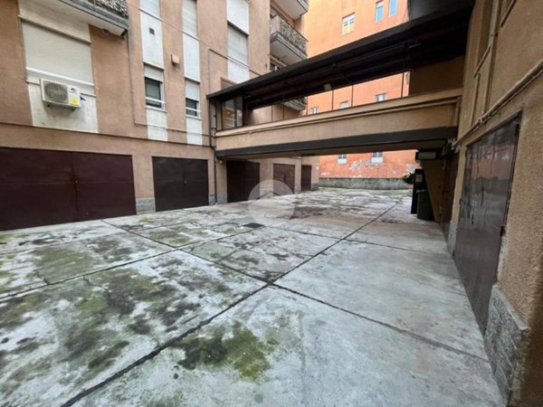 locale commerciale in vendita a Milano in zona Solari