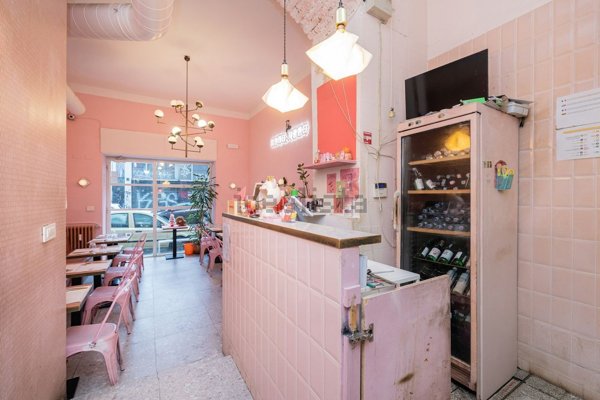 negozio in vendita a Milano in zona Porta Genova