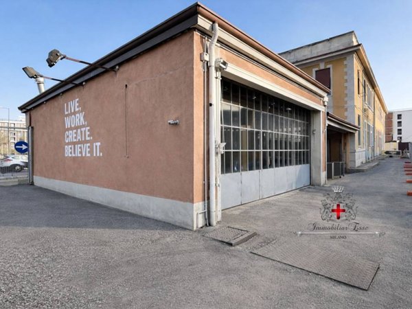 ufficio in vendita a Milano in zona Adriano