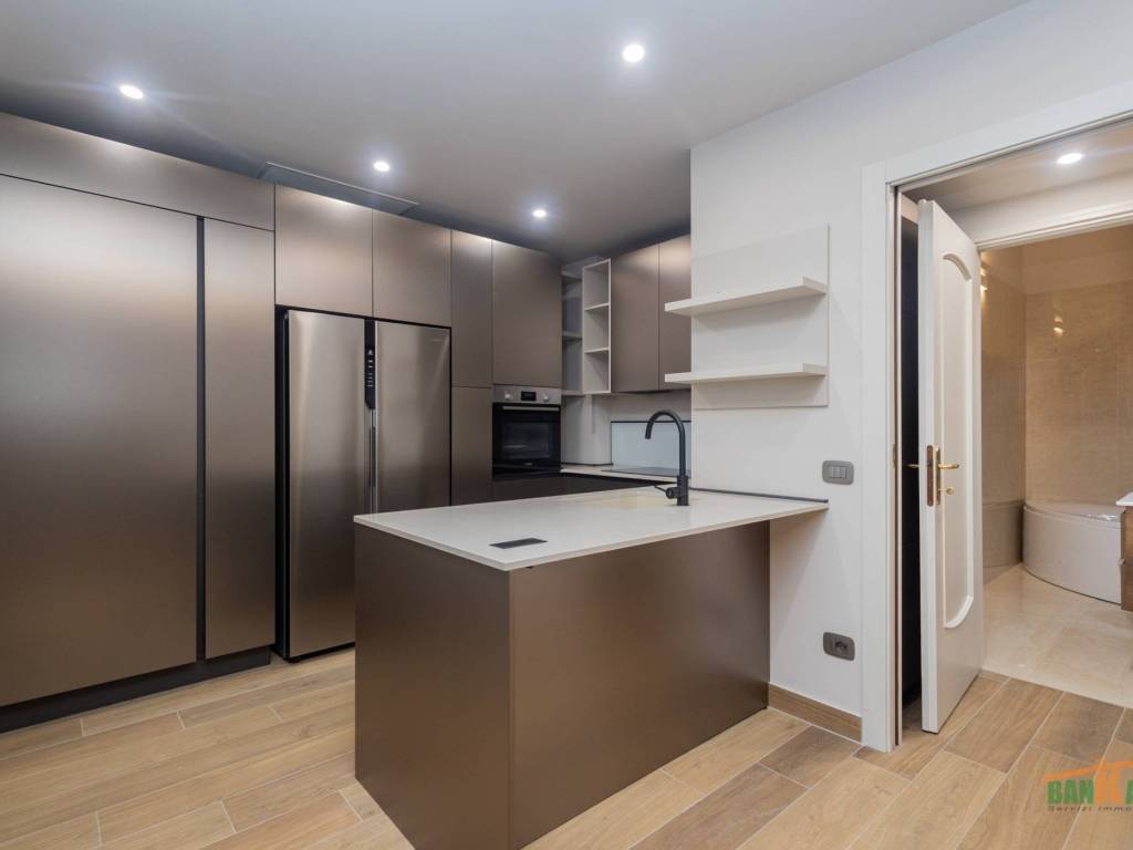 appartamento in vendita a Milano in zona Sempione