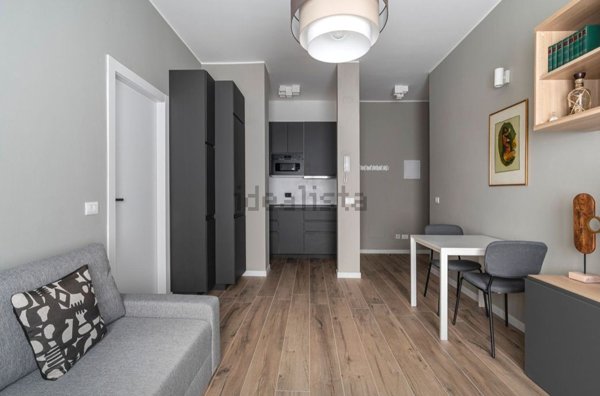 appartamento in vendita a Milano in zona Lorenteggio