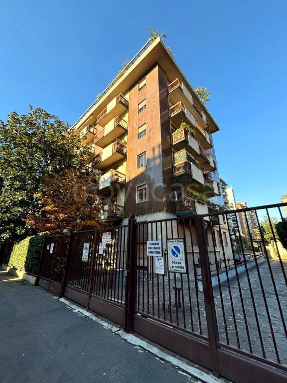 appartamento in vendita a Milano in zona Porta Genova