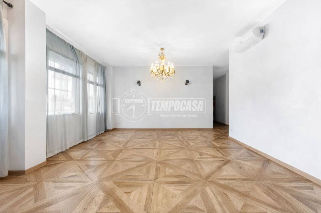 appartamento in vendita a Milano in zona Porta Nuova