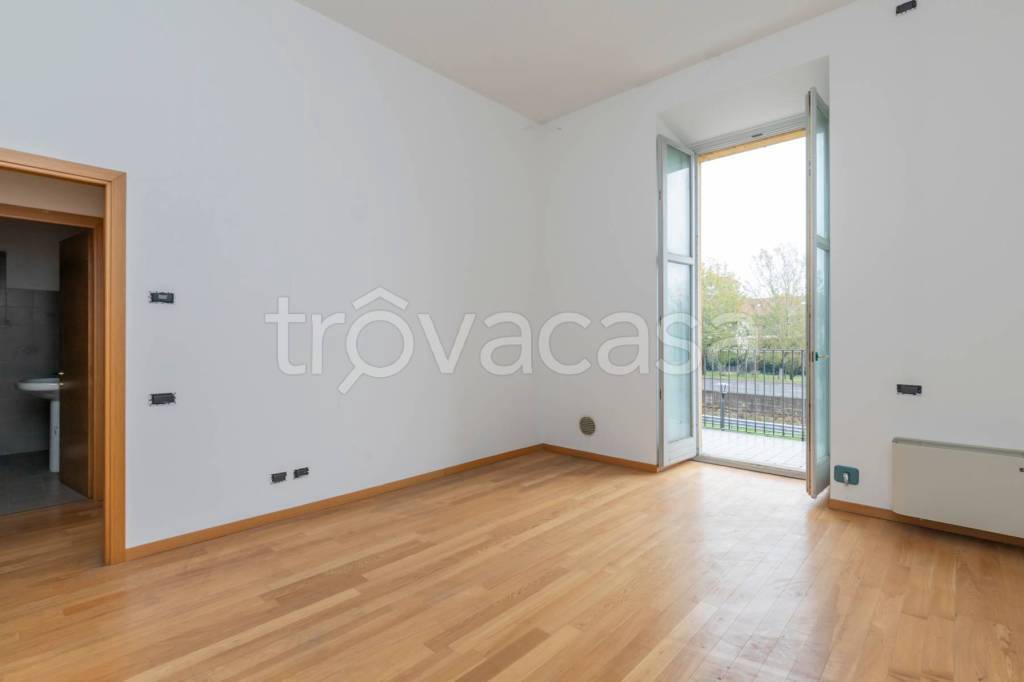 appartamento in vendita a Milano in zona Famagosta