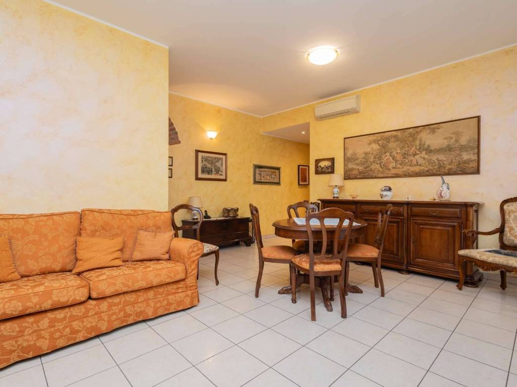 appartamento in vendita a Milano in zona Adriano