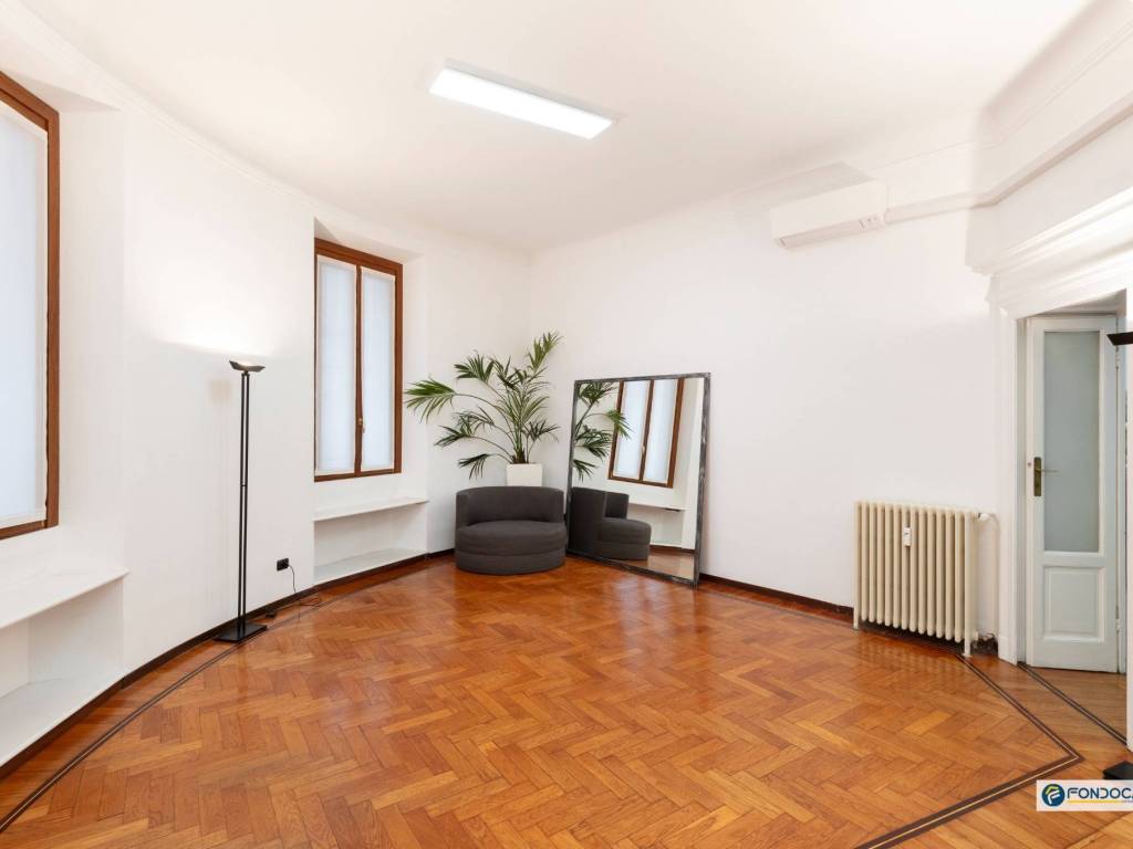 appartamento in vendita a Milano in zona Porta Garibaldi