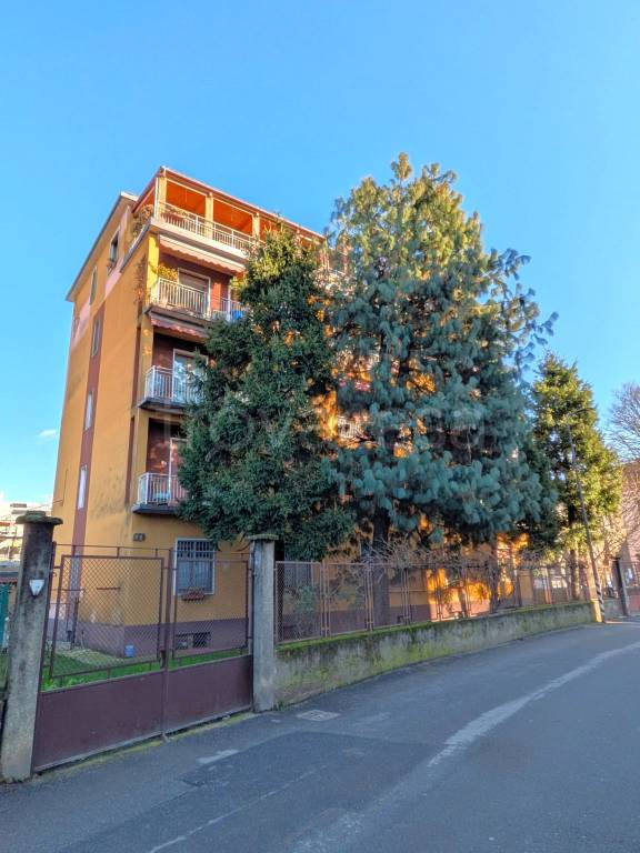 appartamento in vendita a Milano in zona Trenno