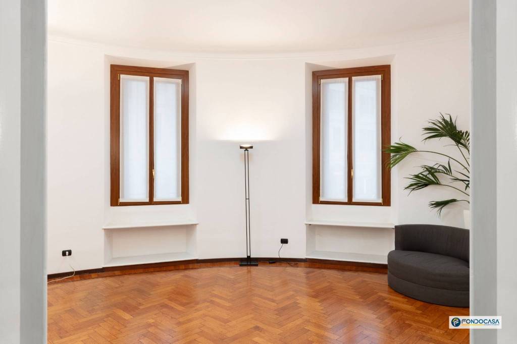 ufficio in vendita a Milano in zona Porta Garibaldi