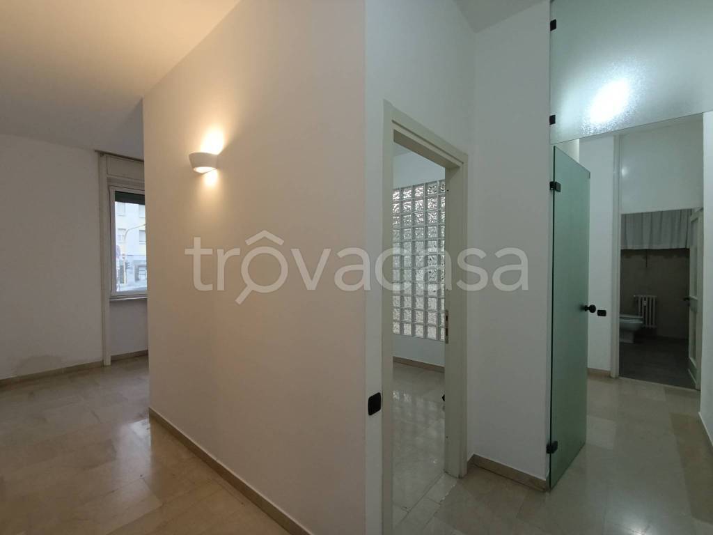 appartamento in vendita a Milano in zona Cascina dei Pomi