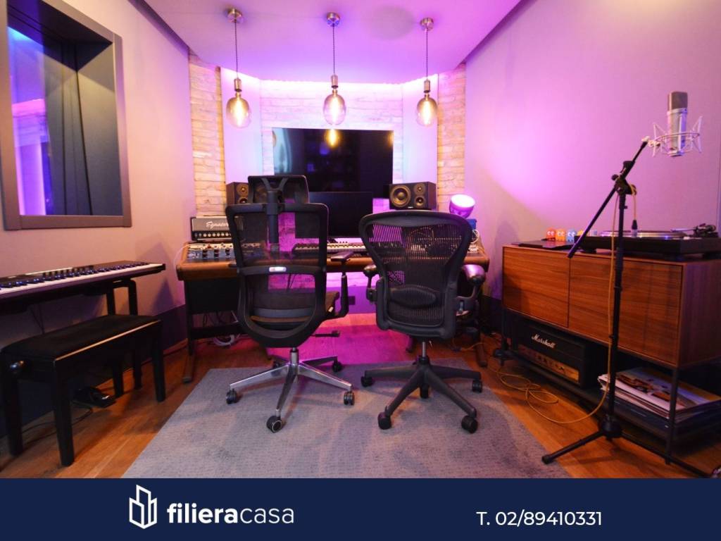 ufficio in vendita a Milano in zona Porta Genova