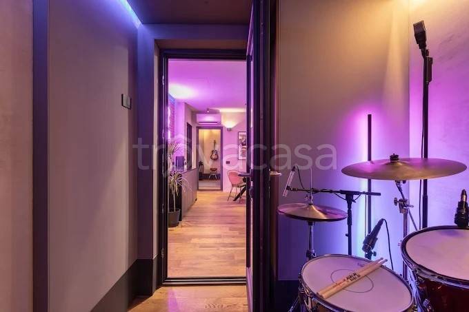 ufficio in vendita a Milano in zona Porta Genova