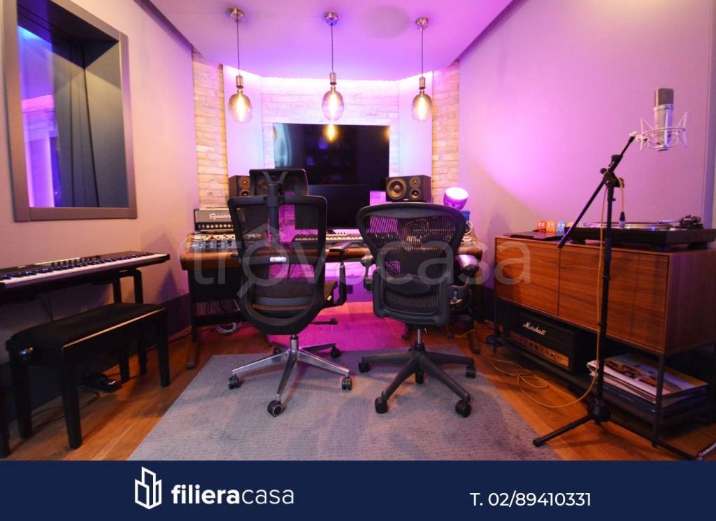 ufficio in vendita a Milano in zona Porta Genova