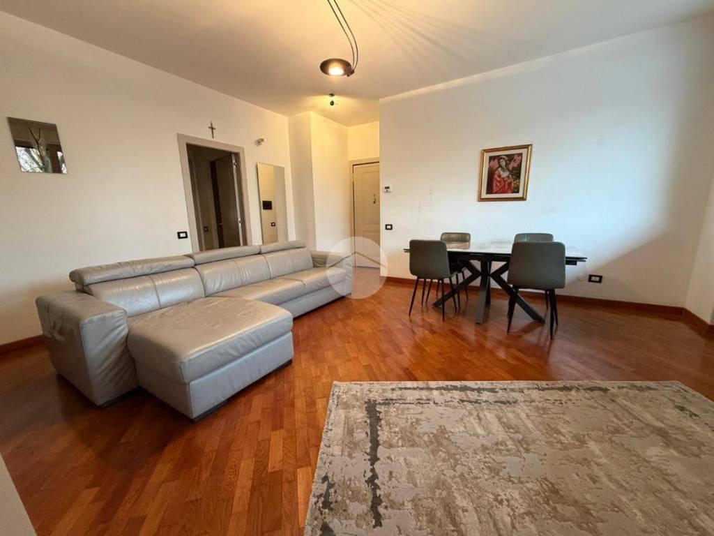 appartamento in vendita a Milano in zona Famagosta