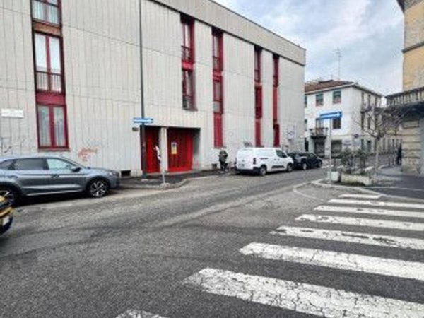 negozio in vendita a Milano in zona Affori