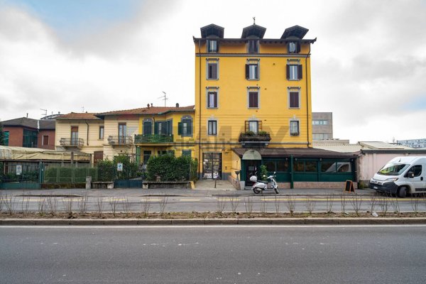 appartamento in vendita a Milano in zona Gallaratese