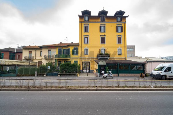 appartamento in vendita a Milano in zona Gallaratese