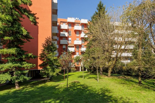 appartamento in vendita a Milano in zona Baggio