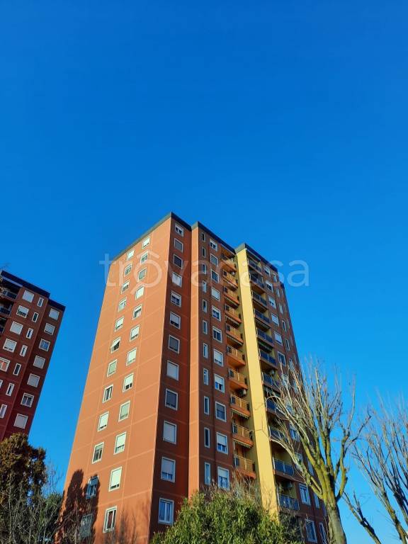 appartamento in vendita a Milano in zona Gallaratese