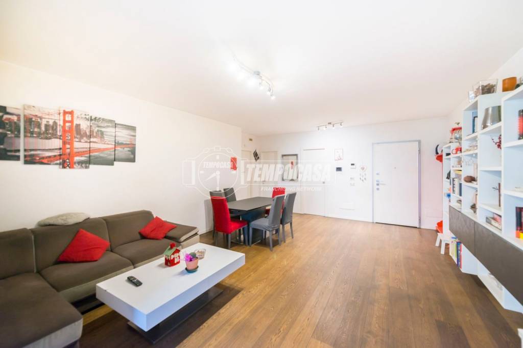 appartamento in vendita a Milano in zona Adriano