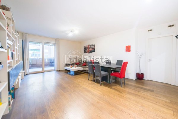 appartamento in vendita a Milano in zona Adriano