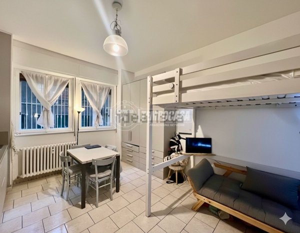 appartamento in vendita a Milano in zona Feltre