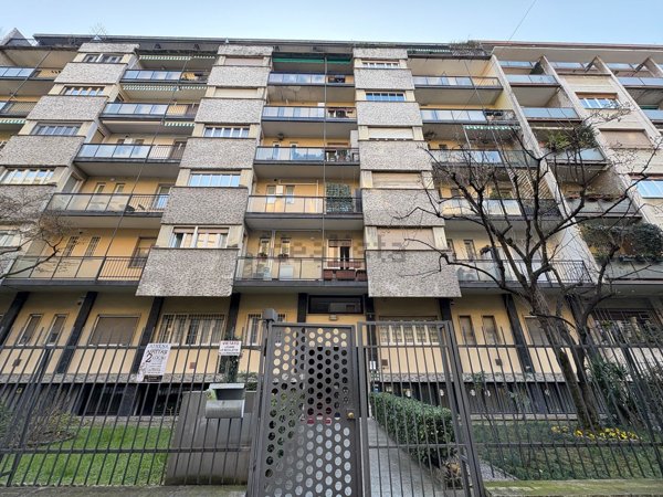 locale commerciale in vendita a Milano in zona Il Portello