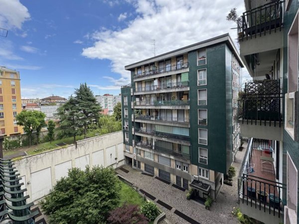 appartamento in vendita a Milano in zona Barona