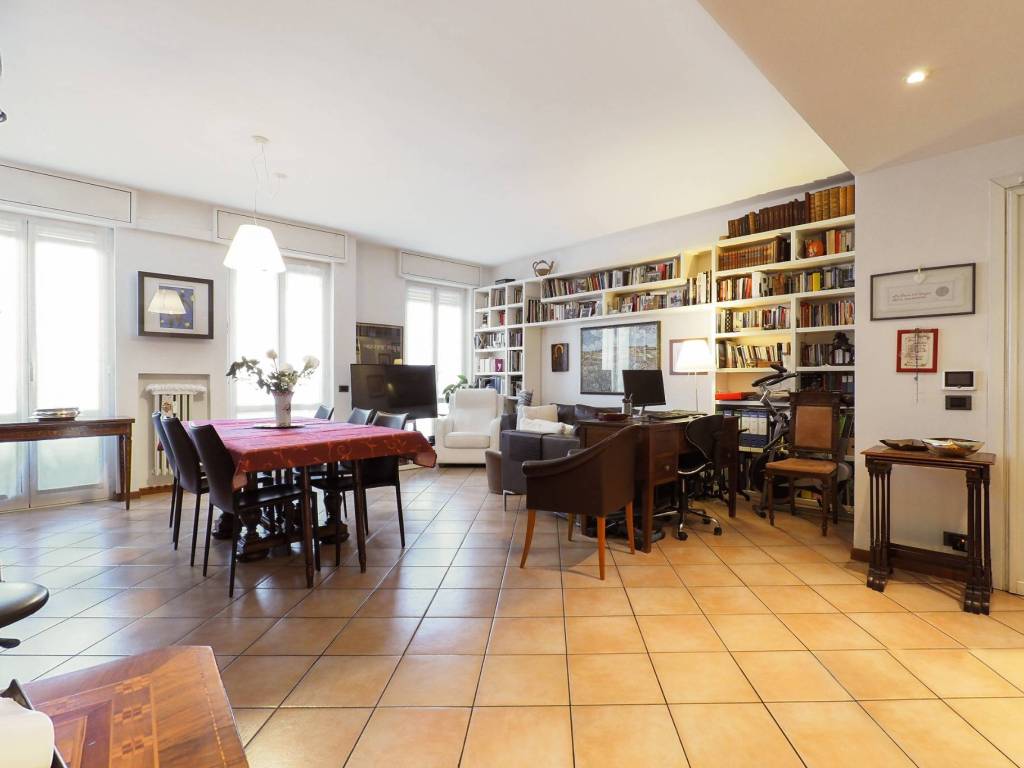 appartamento in vendita a Milano in zona Vigentino