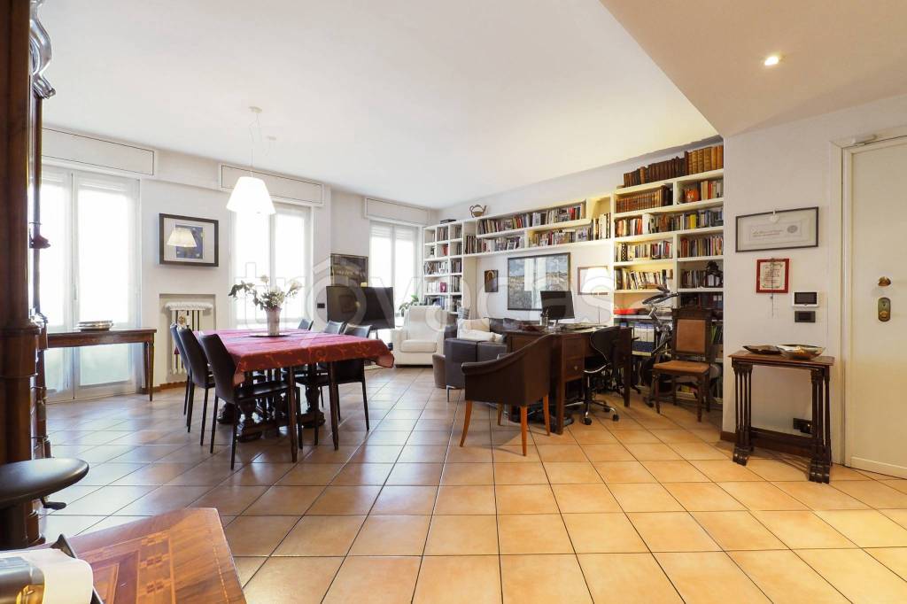 appartamento in vendita a Milano in zona Vigentino