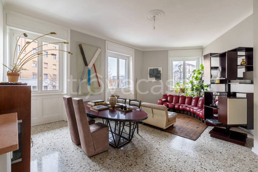 appartamento in vendita a Milano in zona Città Studi