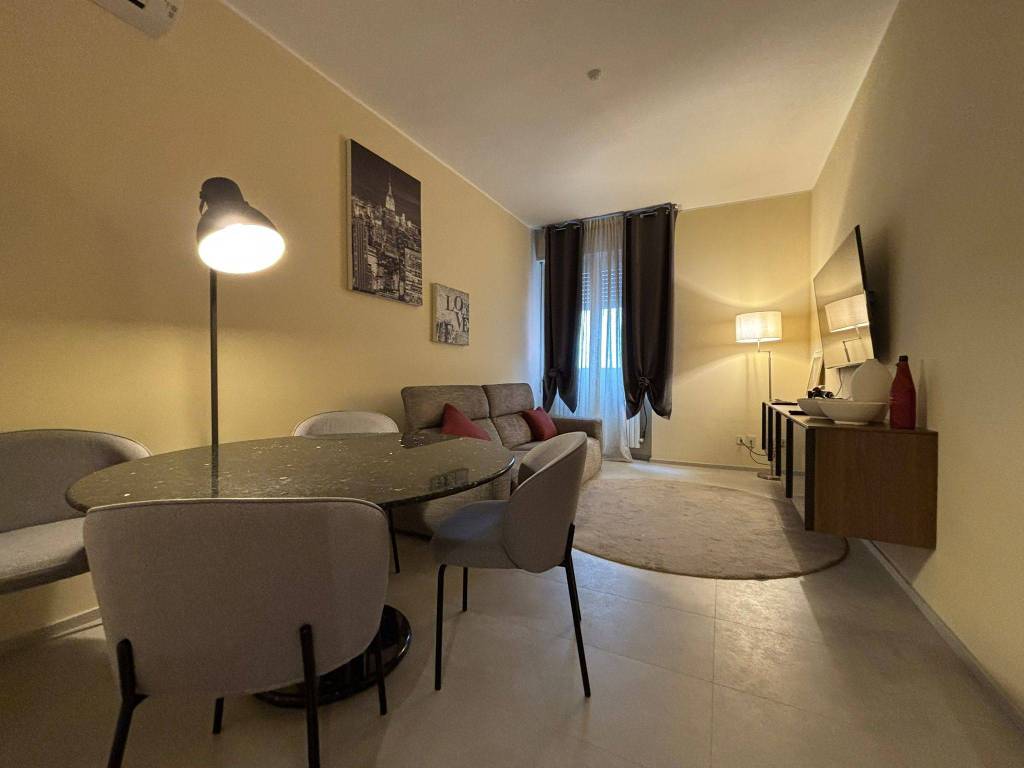 appartamento in vendita a Milano in zona Famagosta