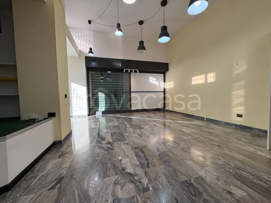 negozio in vendita a Milano in zona Vigentino