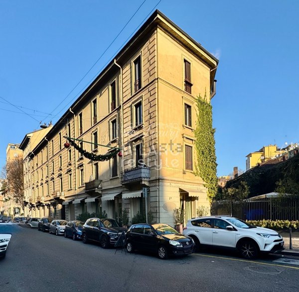 appartamento in vendita a Milano in zona Sempione