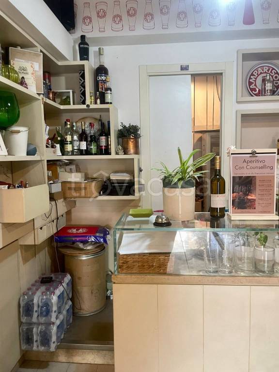 negozio in vendita a Milano in zona Barona