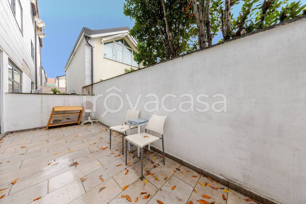 appartamento in vendita a Milano in zona Barona