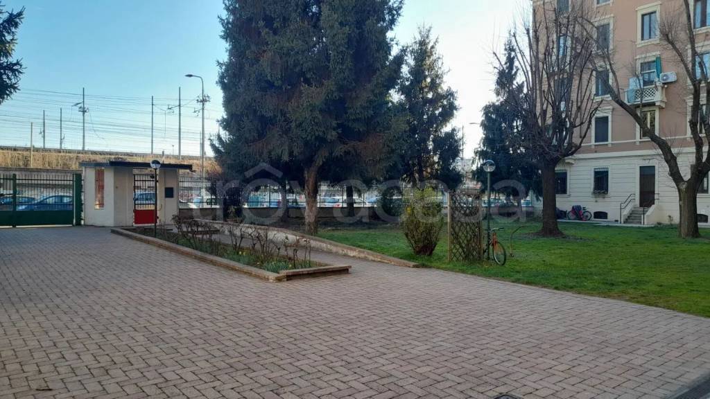 appartamento in vendita a Milano in zona Lambrate