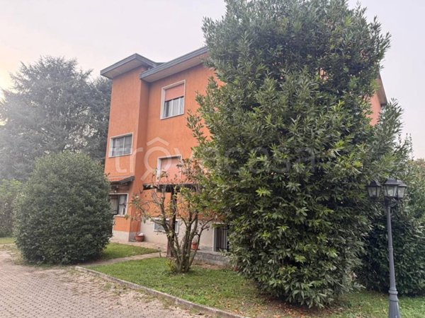 casa indipendente in vendita a Milano in zona Figino