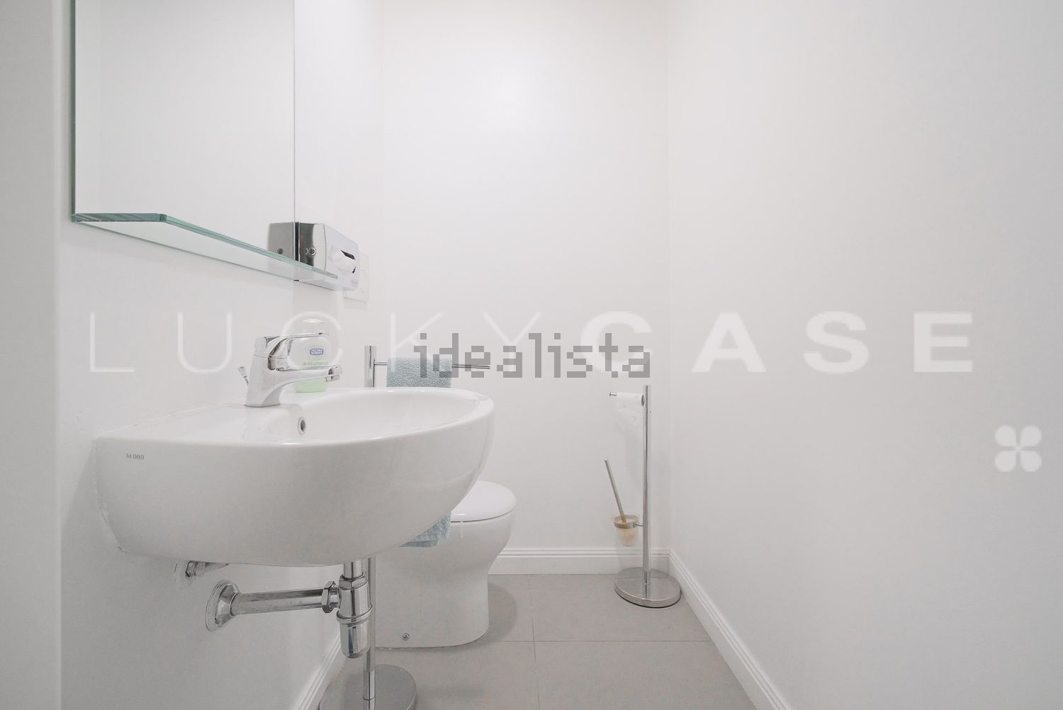 ufficio in vendita a Milano in zona Porta Nuova