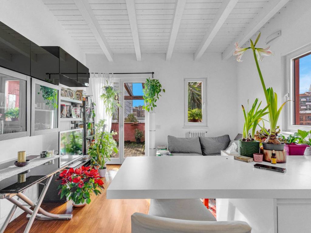 appartamento in vendita a Milano in zona Adriano