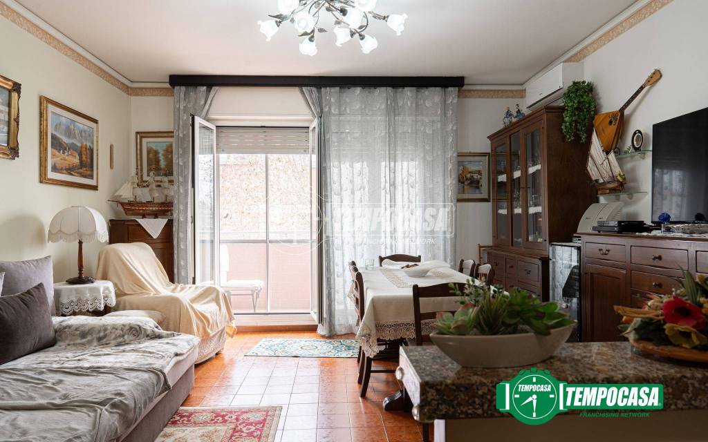 appartamento in vendita a Milano in zona Molino Dorino