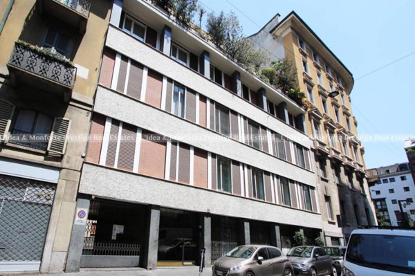 ufficio in vendita a Milano in zona Guastalla