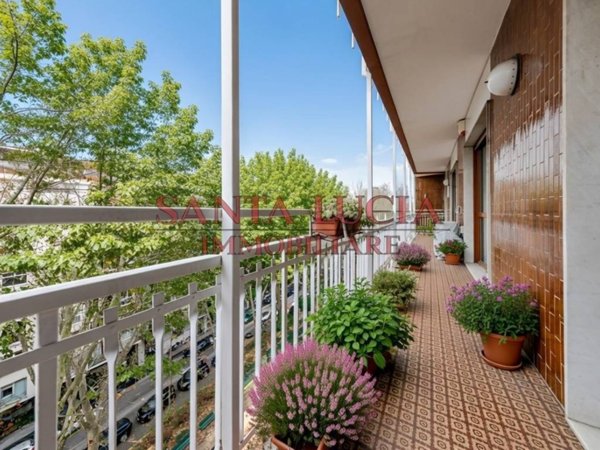 appartamento in vendita a Milano in zona Il Portello