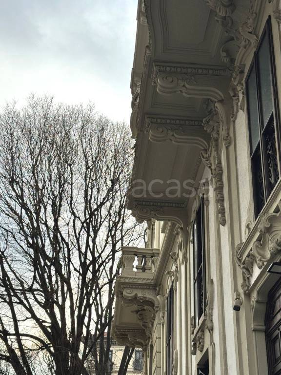 appartamento in vendita a Milano in zona Cadorna